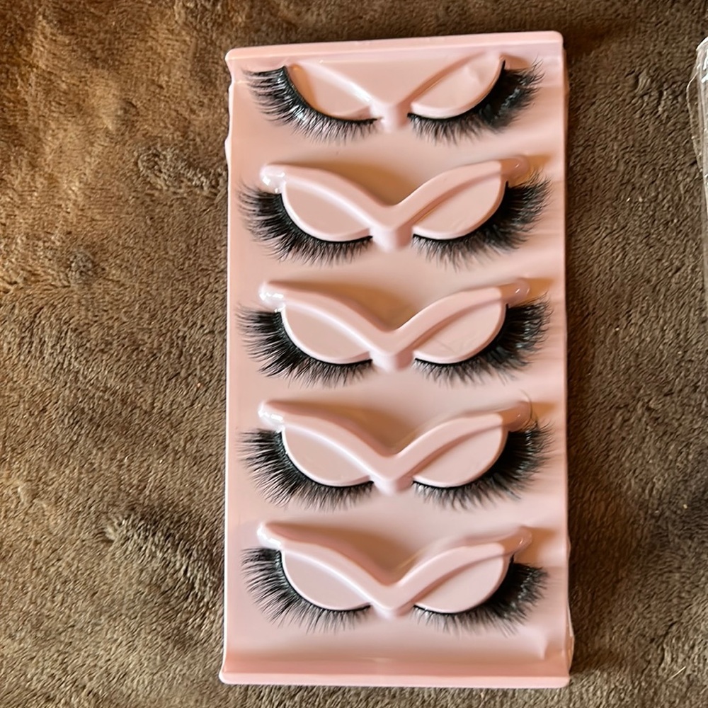 Cat eye false eye lashes-NEW in packaging